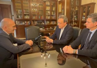 Φάμελλος: Ρουσφέτια, υποκλοπές και σκάνδαλα διαβρώνουν την εμπιστοσύνη προς την πολιτική και τους θεσμούς