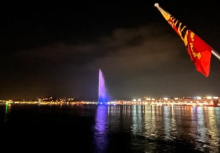 Στα γαλανόλευκα ο εμβληματικός πίδακας Jet d’Eau – Η Γενεύη τιμά την ελληνική γλώσσα