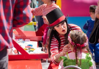 Απόκριες στην Αθήνα: Οι πιο απίθανοι μασκαράδες πλημμυρίζουν το Ζάππειο