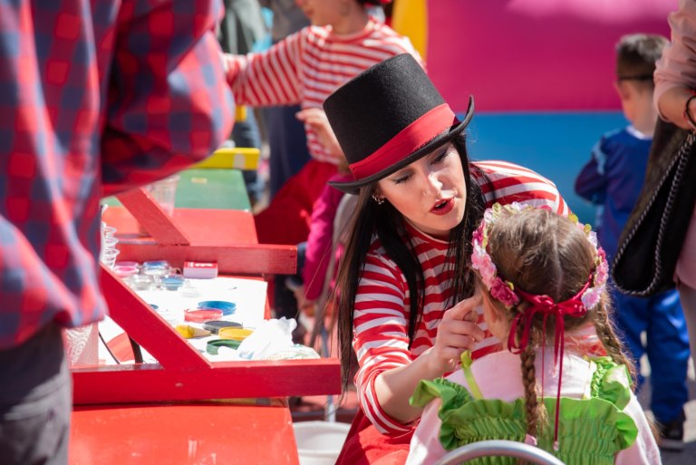 Απόκριες στην Αθήνα: Οι πιο απίθανοι μασκαράδες πλημμυρίζουν το Ζάππειο