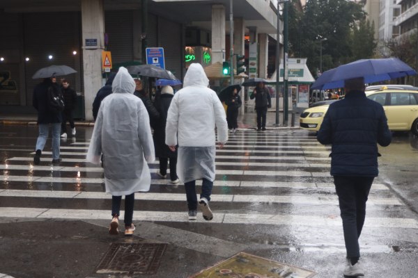 Επιμένει η κακοκαιρία και το Σάββατο: Πού θα χτυπήσουν ισχυρές καταιγίδες, βροχές και στην Αττική