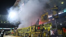 ΔΕΑΒ: Δύο χρόνια εκτός γηπέδων στους οπαδούς της ΑΕΚ που πέταξαν ομπρέλα στο ματς με τον Ολυμπιακό