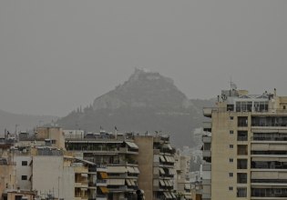 Αφρικανική σκόνη: «Κατάπιε» μεγάλο μέρος της χώρας – Πού καταγράφονται οι υψηλότερες συγκεντρώσεις