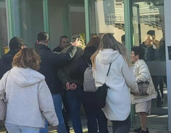 Αίγιο: «Σε σοκ τα παιδιά – Ο γιος μου θα μείνει με τα σκάγια όλη του τη ζωή» – Οργή συγγενών για τον 46χρονο