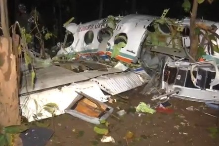 Τραγωδία στην Ινδία: 7 νεκροί από τη συντριβή αεροσκάφους