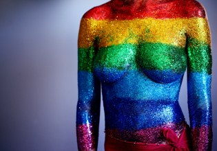 Από τα βιομηχανικά απόβλητα σε παγκόσμιο φαινόμενο: Είναι το γκλίτερ πολιτικό statement;