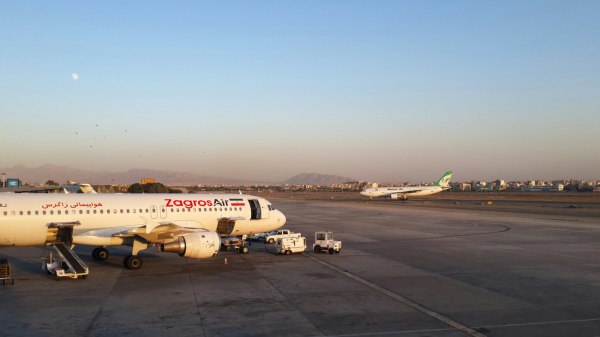 Ιράν: Αεροπορικές εταιρείες ακυρώνουν πτήσεις προς τα αεροδρόμια της Ισλαμικής Δημοκρατίας