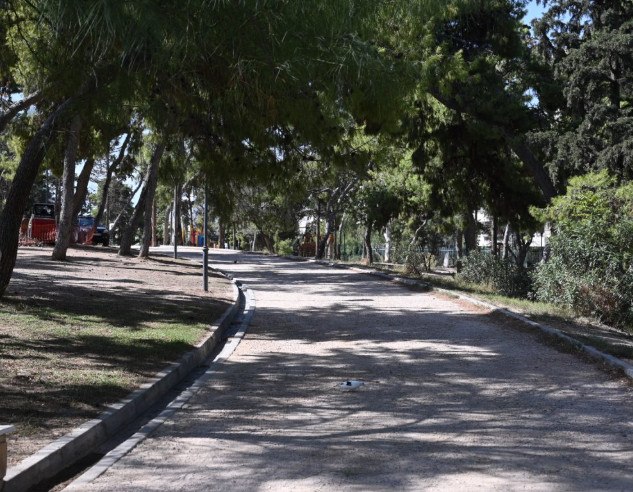 Όχημα εργολάβου προκάλεσε ατύχημα στο Άλσος της Νέας Σμύρνης – Τραυματίστηκαν μια μητέρα και το παιδί της