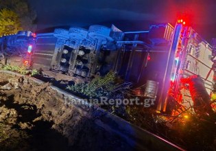 Τροχαίο στην Αθηνών – Λαμίας: Τούμπαρε νταλίκα – ψυγείο