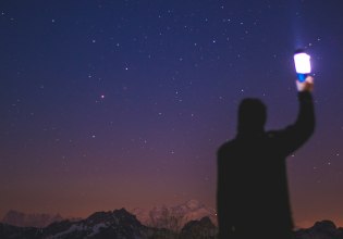 Άκρως Ζωδιακό: Τα Do’s και Don’ts στα ζώδια σήμερα [Κυριακή 08.02.2026]