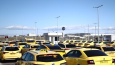 Κλιμακώνουν τις κινητοποιήσεις τους οι οδηγοί ταξί – Αύριο η μεγάλη πορεία προς το Μαξίμου