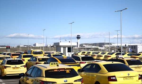 Κλιμακώνουν τις κινητοποιήσεις τους οι οδηγοί ταξί – Αύριο η μεγάλη πορεία προς το Μαξίμου