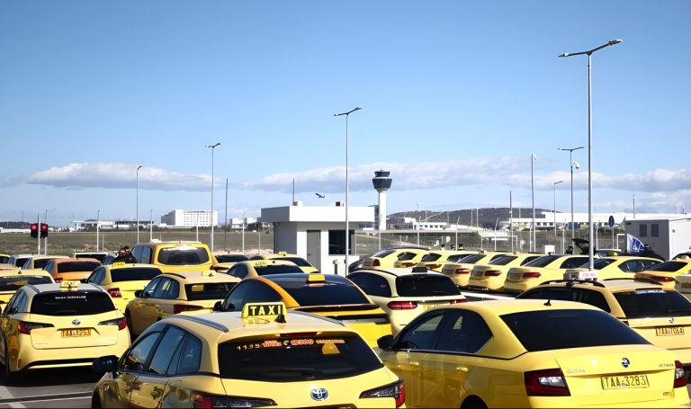 Κλιμακώνουν τις κινητοποιήσεις τους οι οδηγοί ταξί – Αύριο η μεγάλη πορεία προς το Μαξίμου