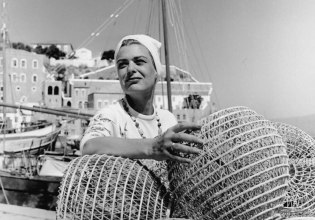 Από τον Μπραντ Πιτ στη Σοφία, τη Τζάκι και τη Μελίνα: Ένας ύμνος στην αληθινή σταρ και μούσα, την Ύδρα