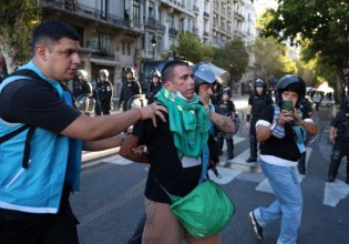 Αργεντινή: Συγκρούσεις μεταξύ αστυνομικών και διαδηλωτών στο Μπουένος Αϊρες