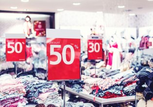 Πτώση τζίρου δηλώνει η πλειονότητα των επιχειρήσεων κατά τις χειμερινές εκπτώσεις