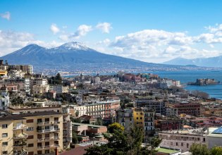 Νάπολη: Τέσσερις συλλήψεις για απάτη της Καμόρα σε νοσοκομείο – Σκηνοθετούσε τροχαία για να κλέβει ασφάλιστρα