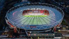 Αυτή είναι η εντυπωσιακή «Bay Arena», η έδρα της Λεβερκούζεν (pics)