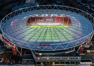 Αυτή είναι η εντυπωσιακή «Bay Arena», η έδρα της Λεβερκούζεν (pics)