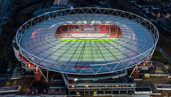 Αυτή είναι η εντυπωσιακή «Bay Arena», η έδρα της Λεβερκούζεν (pics)