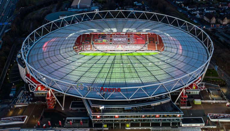 Αυτή είναι η εντυπωσιακή «Bay Arena», η έδρα της Λεβερκούζεν (pics)