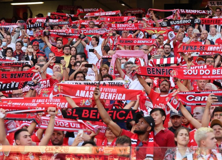 Αυστηρές κυρώσεις από τη Μπενφίκα σε πέντε οπαδούς της για ρατσιστικές συμπεριφορές