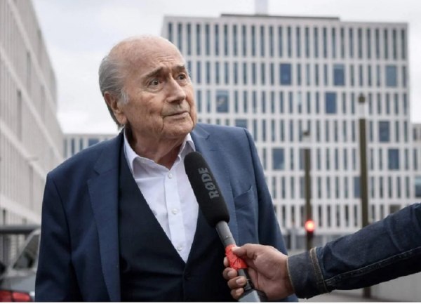 Μπλάτερ: «Η σχέση του Ινφαντίνο με τον Τραμπ μετατρέπει το ποδόσφαιρο σε πολιτική»