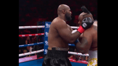 Μποξέρ στις ΗΠΑ έχασε το… περουκίνι του μέσα στο ρινγκ και έγινε viral! (vid)