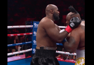 Μποξέρ στις ΗΠΑ έχασε το… περουκίνι του μέσα στο ρινγκ και έγινε viral! (vid)