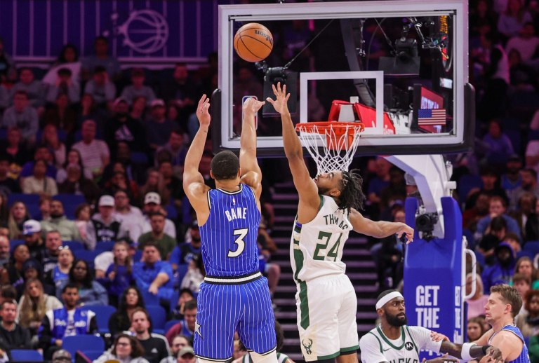 Τέλος για το μίνι σερί των Μπακς, έχασαν από τους Μάτζικ (118-99)