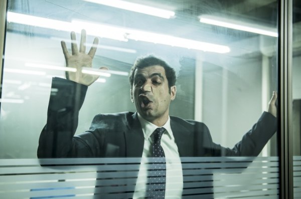 Bull: Όταν η επαγγελματική καθημερινότητα μετατρέπεται σε πεδίο μάχης