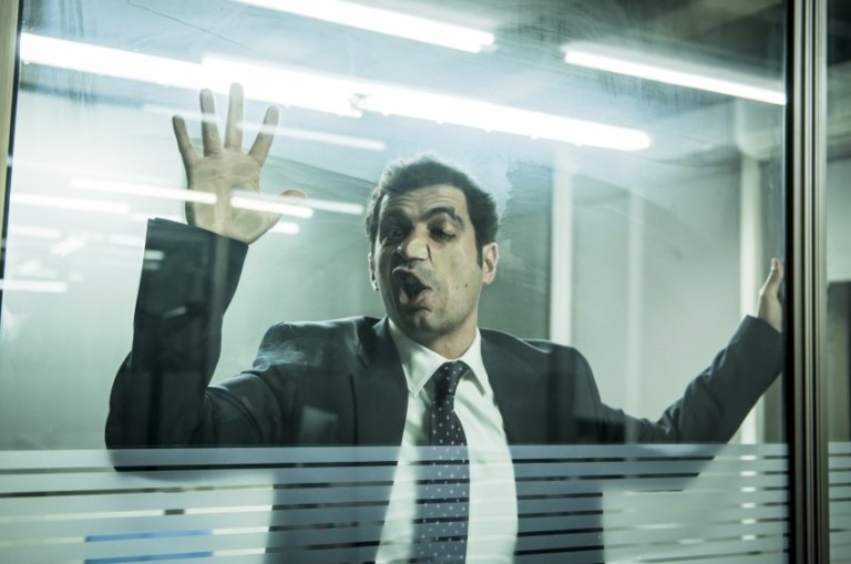 Bull: Όταν η επαγγελματική καθημερινότητα μετατρέπεται σε πεδίο μάχης