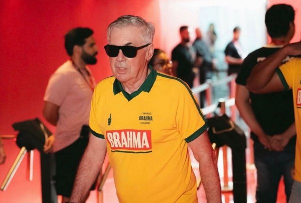 Ο Αντσελότι ζει το όνειρο: Απολαμβάνει το καρναβάλι κάνοντας… τρεμπλ με Βραζιλιάνες (pics)