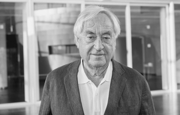 Πέθανε στα 92 του ο ολλανδός συγγραφέας Σέις Νόοτεμποομ