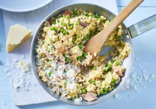 Συνταγή: Ριζότο με κοτόπουλο και αρακά