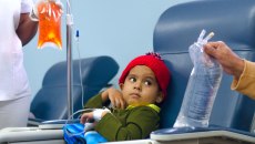 Πλήρη ίαση στον παιδικό καρκίνο σε 4 από τα 5 παιδιά