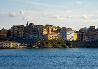 Greek Tourism Sector Soars in 2025: Report