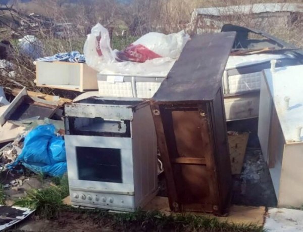 Νησιώτικος δήμος κόβει πρόστιμα για απόρριψη μπαζών και απορριμμάτων