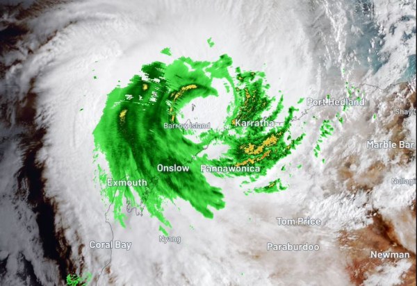 Ο τροπικός κυκλώνας Μίτσελ φτάνει στην Αυστραλία με ριπές ανέμου έως 195 χιλιόμετρα την ώρα