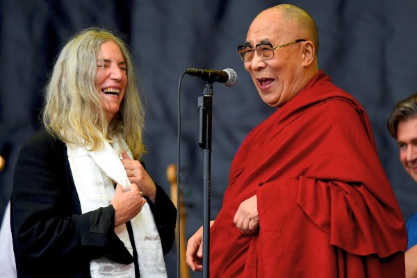 Διπλωματικό επεισόδιο στα Grammys – Εξοργισμένη η Κίνα με τη βράβευση του Δαλάι Λάμα – «Λύκος με ράσο»