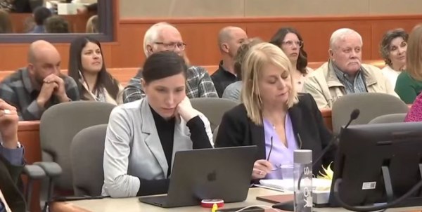 ΗΠΑ: Εγραψε παιδικό βιβλίο για τον θάνατο του άντρα της – Τώρα δικάζεται για τη δολοφονία του