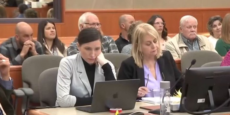 ΗΠΑ: Εγραψε παιδικό βιβλίο για τον θάνατο του άντρα της  – Τώρα δικάζεται για τη δολοφονία του