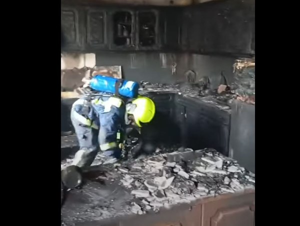 Θεσσαλονίκη: Μεγάλη φωτιά από αφυγραντήρα σε διαμέρισμα – Κάηκε ολοσχερώς