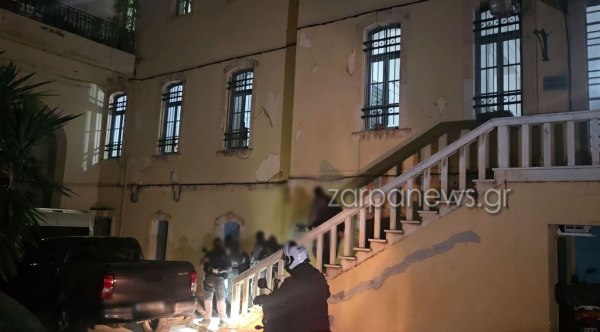 Χανιά: Σε κατ’ οίκον περιορισμό οι συλληφθέντες για τον εμπρησμό με εντολή Ρώσου – Διαφώνησαν ανακρίτρια και εισαγγελέας