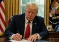 Ιράν: Ο Τραμπ υπογράφει διάταγμα με απειλή δασμών σε χώρες που συναλλάσσονται με την Ισλαμική Δημοκρατία
