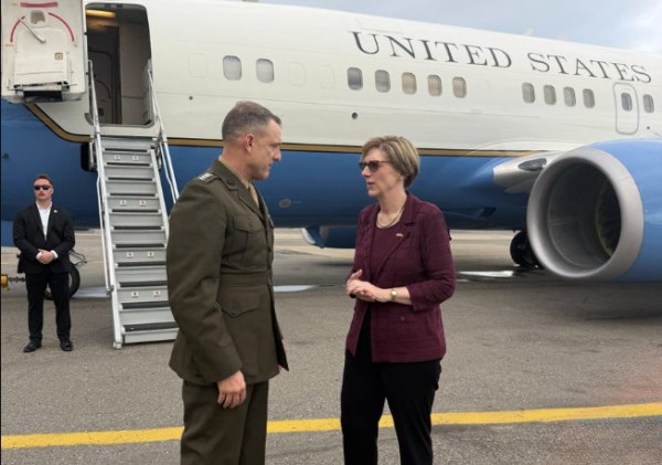 Βενεζουέλα: Ο επικεφαλής του στρατού των ΗΠΑ για τη Λατινική Αμερική επισκέπτεται το Καράκας