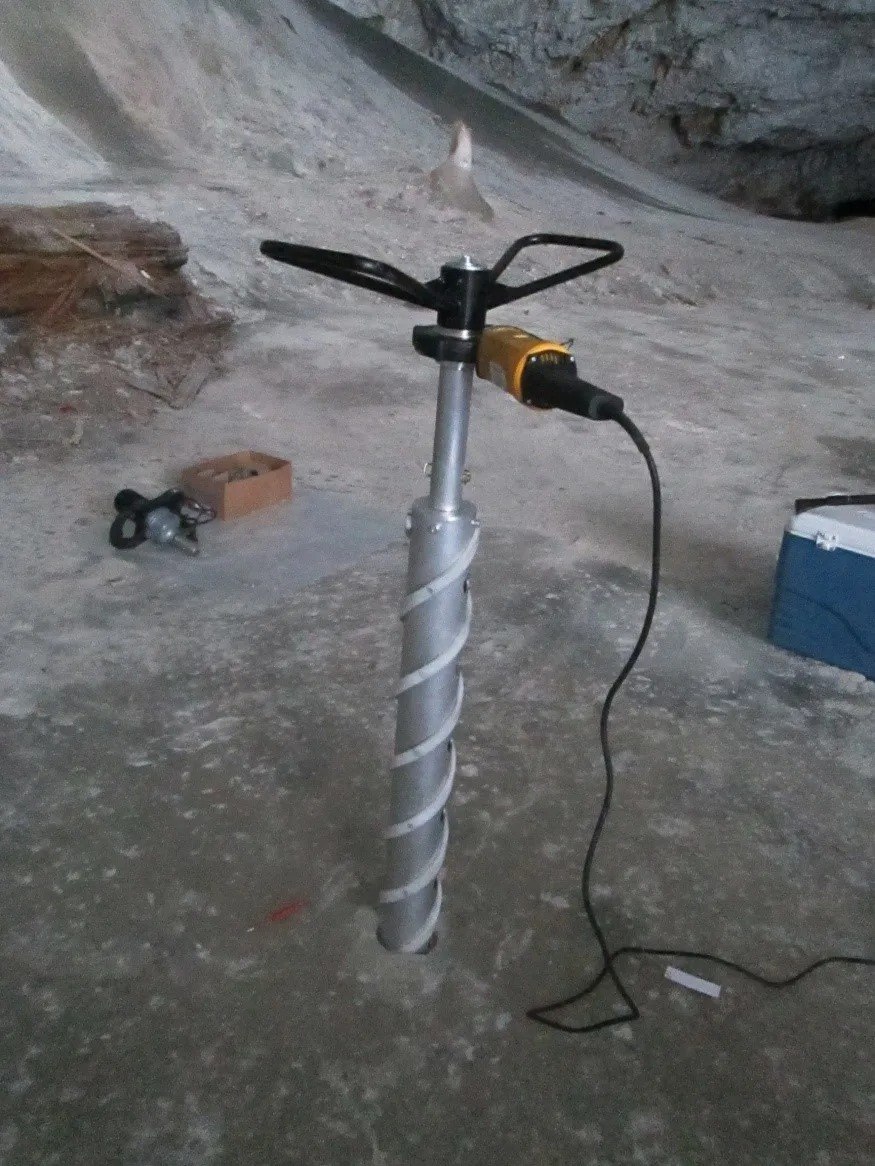 Οι ερευνητές χρησιμοποίησαν αυτό το τρυπάνι για να συλλέξουν έναν πυρήνα πάγου μήκους 25 μέτρων (Itcus C)