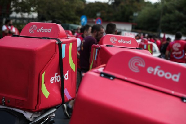 Τσικνοπέμπτη χωρίς delivery: Απεργία στην efood