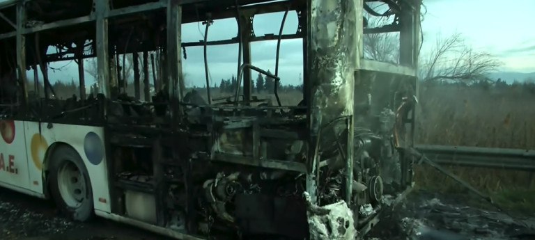 Θεσσαλονίκη: Φωτιά σε λεωφορείο εν κινήσει στη Σίνδο – Τι συνέβη