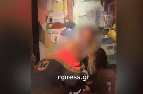 Ίλιον: ΕΔΕ για διασώστη που κλήθηκε σε κέντρο διασκέδασης μετά από λιποθυμία και άρχισε να… τραγουδά